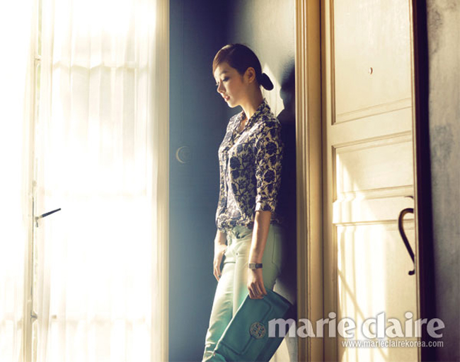 Xuất hiện trên Marie Claire, Soo Yi Hyun gây ấn tượng với bộ ảnh thời trang sành điệu.